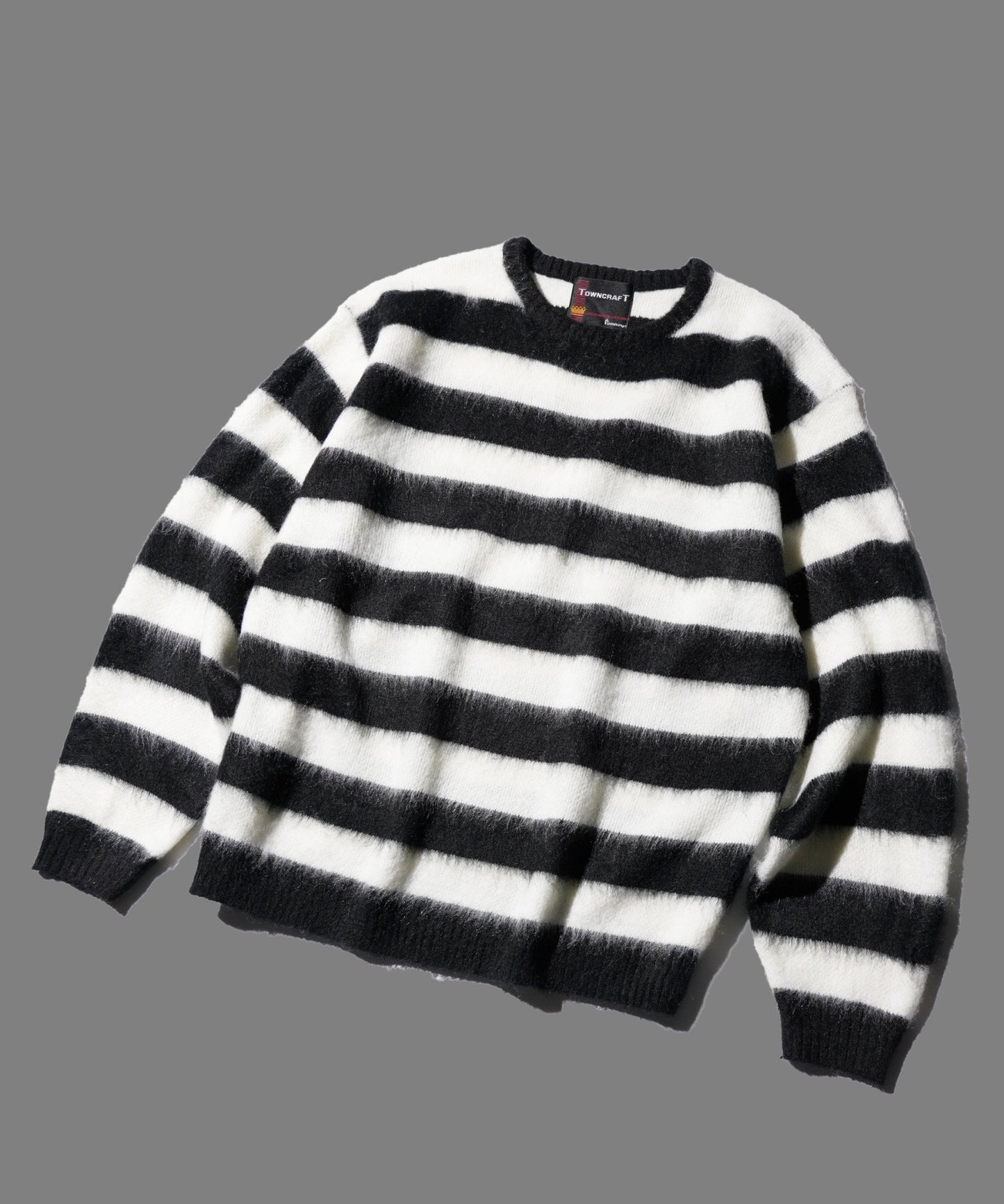 BORDER SHAGGY CREW SWEATER