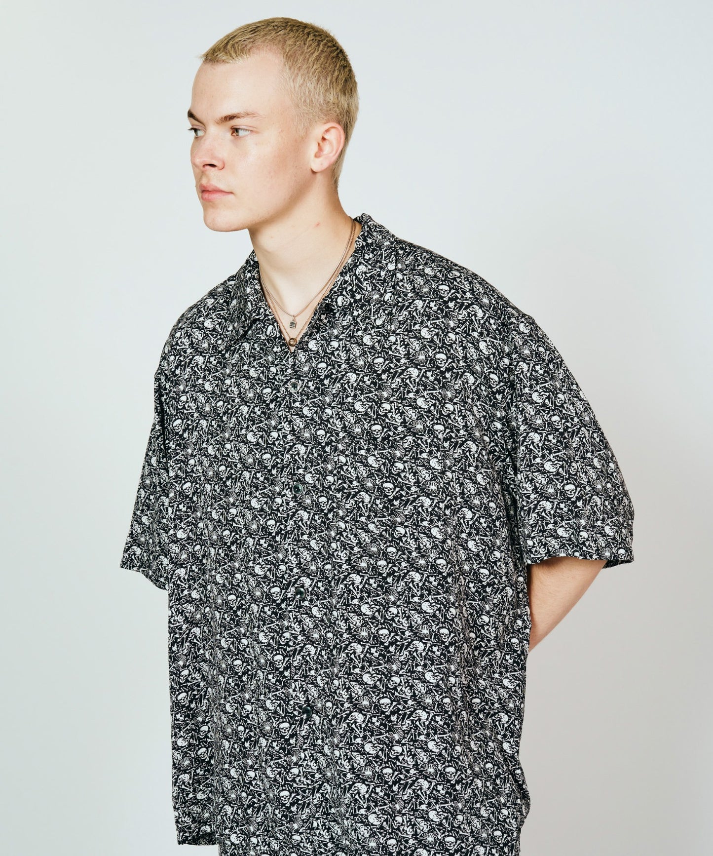 PRINTED LOOP COLLAR SS SHIRT