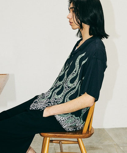 PRINTED LOOP COLLAR SS SHIRT