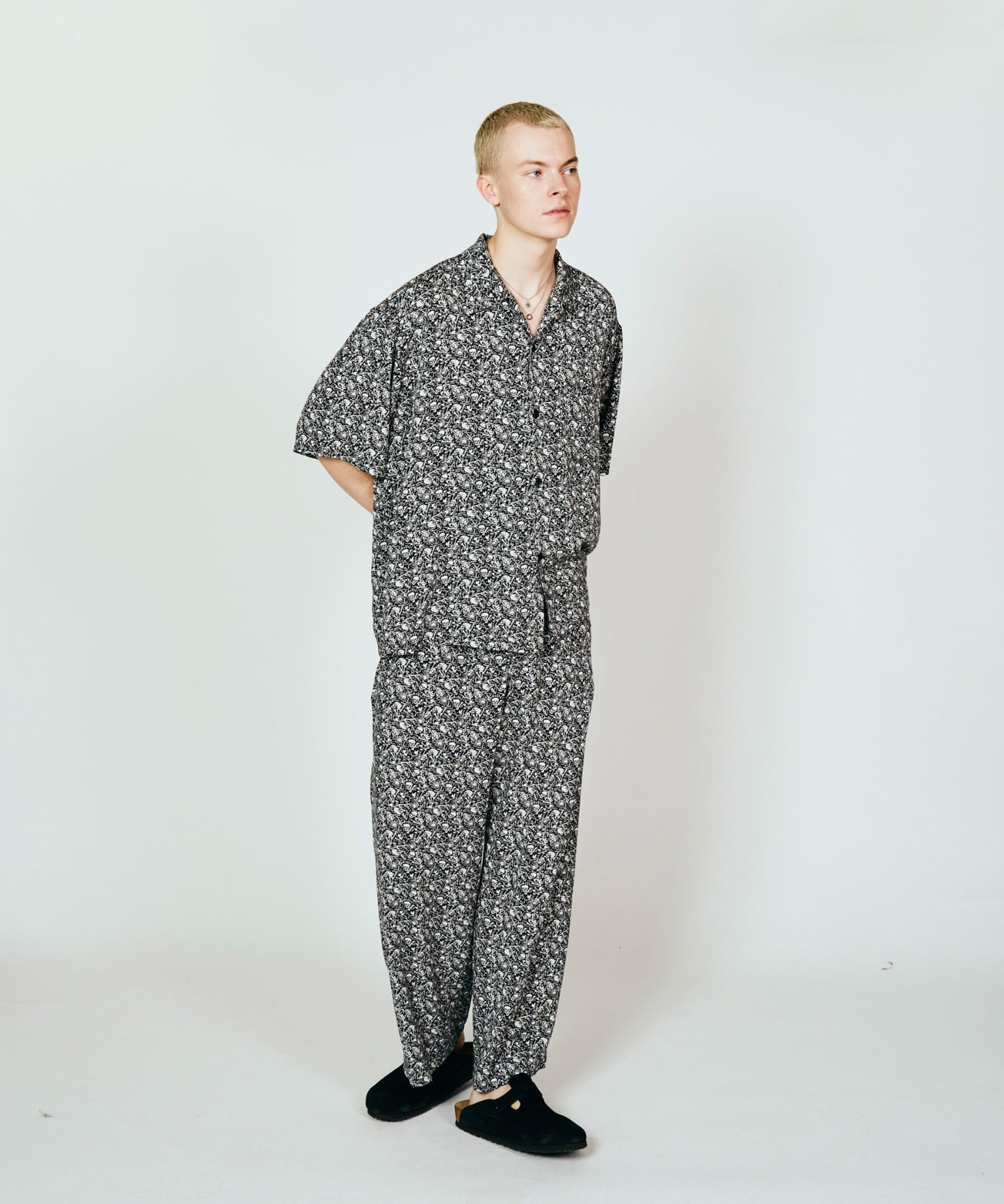 PRINTED BAGGY PANTS