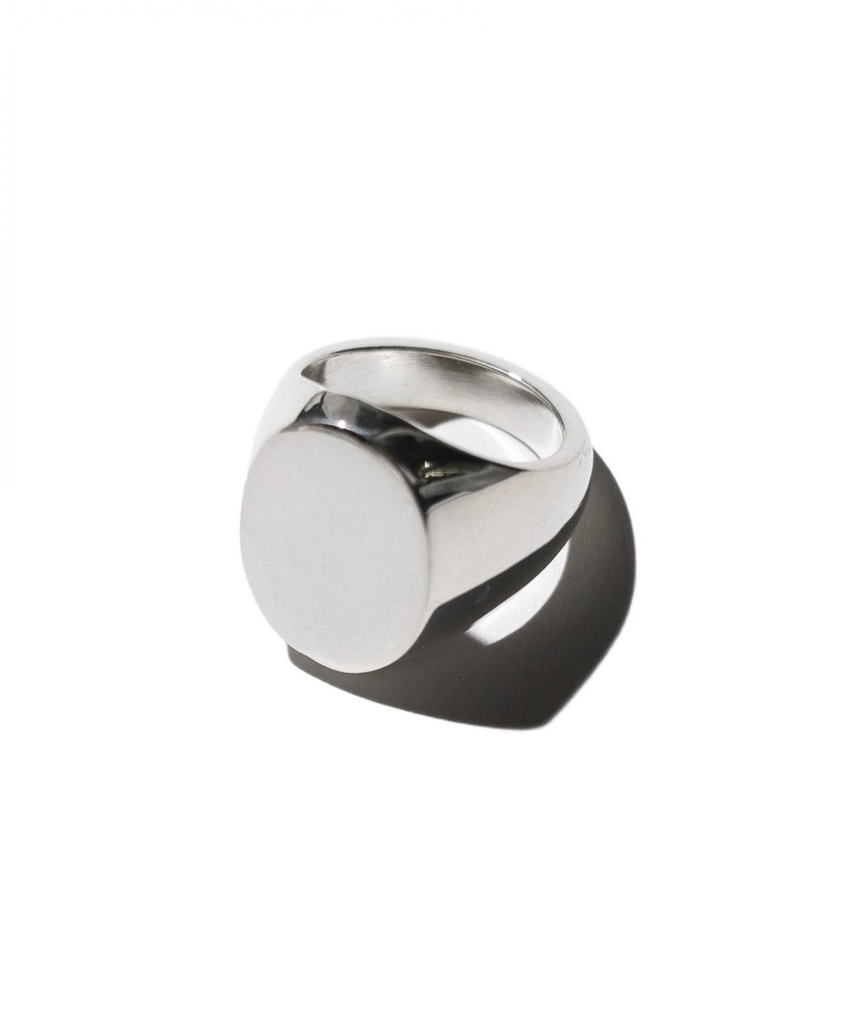 OVAL SIGNET RING