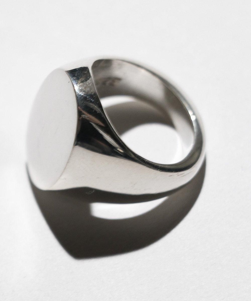 OVAL SIGNET RING