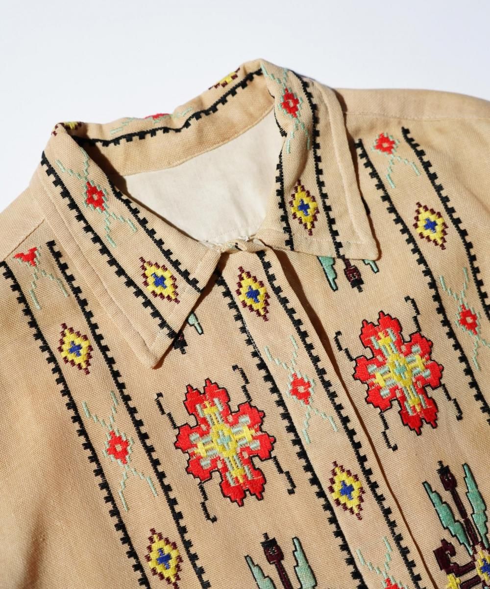 VINTAGE / 1960's- EMBROIDERED HIDDEN PLACKET OPEN COLLAR SHIRT