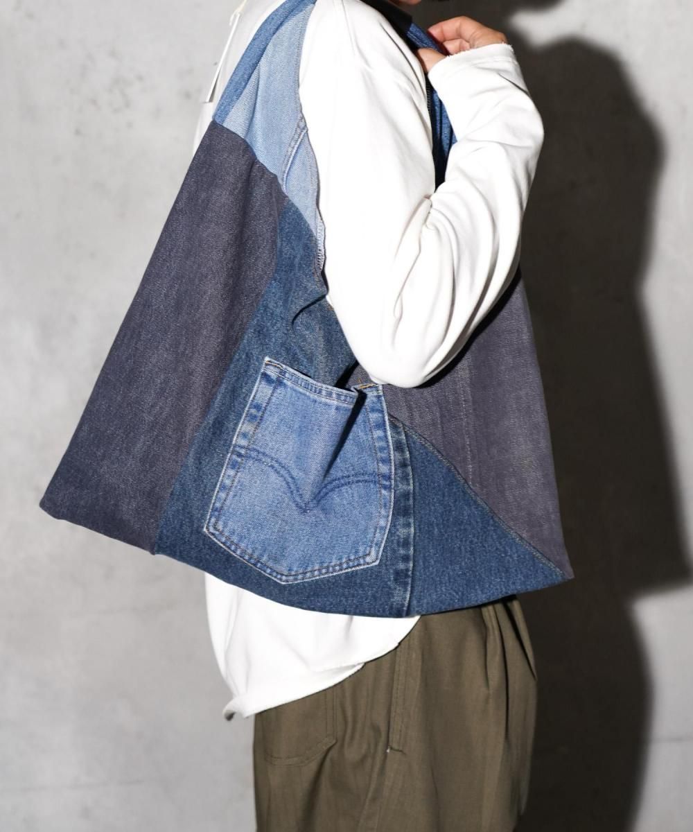 LEVIS TRIANGLE TOTE LARGE