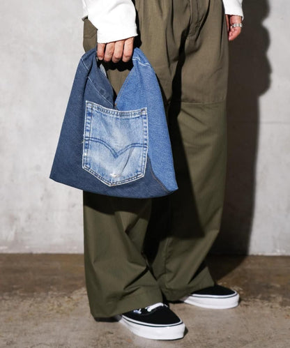 LEVIS TRIANGLE TOTE SMALL