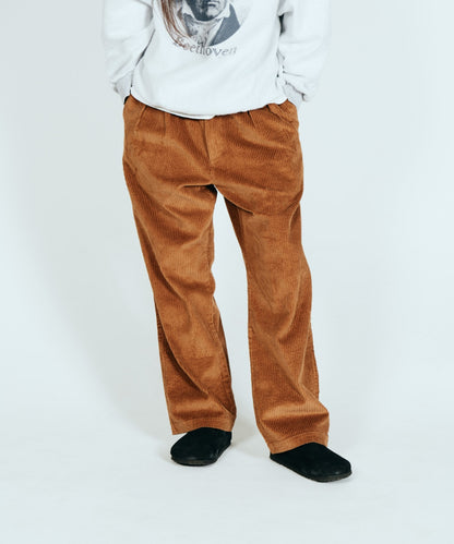 TWO TUCK CORDUROY TROUSER BROWN - front standing